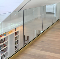 Système de balustrade en verre sans cadre à fixation en surface pour terrasse extérieure