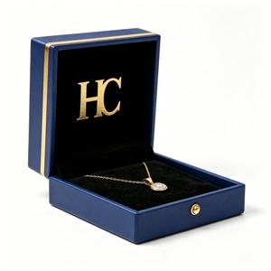 Boîte à collier moderne haut de gamme en similicuir avec charnière, insert floqué, logo estampé à chaud, conception entièrement personnalisable acceptée - Product Image 3
