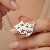 Collar con Máscara de Comedia y Tragedia, Regalo para Amantes del Teatro, Chapado en Oro de 18K, Colgante con Símbolo Dramático, Joyería Fina, Regalo para Actor
