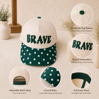 Op maat gemaakte snapback groene witte polkadot baseballcap met gebogen klep, dapper geborduurd crèmekleurig kroon, verstelbare unisex petten
