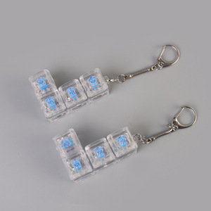 Msiches Keycaps: <span class=keywords><strong>Portachiavi</strong></span> Fidget a LED con Design Personalizzato, a Forma di Tastiera, Multicolore, con Effetto Click - Product Image 4