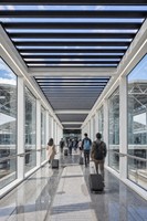 Passerelle à lames orientables en aluminium pour station de transit, connectant la galerie, résistance au vent niveau 13, grande portée, sur mesure, OEM, thermolaquée, Nature
