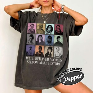 เสื้อยืดผู้หญิง Pepper ลายเฟมินิสต์ แขนสั้น ผ้าคอตตอนเจอร์ซีย์ คอกลม ทรงโอเวอร์ไซส์ ใส่สบายทุกฤดู พิมพ์ลายตัวอักษร - Product Image 1