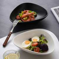 Logo personnalisé Bol à soupe à steak en céramique triangle européen vaisselle en porcelaine noire assiette de mariage