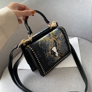 Nuevo remache cuadrado pequeño Satchel, bandolera, bolsa de piel de serpiente patrón portátil bolso bolsos para mujeres - Product Image 4
