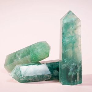 Torre de Fluorita Verde Natural Pulida al por Mayor para Sanación y Decoración del Hogar - Product Image 4