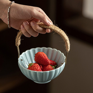 Corbeille à fruits en céramique avec poignée, bol en porcelaine, plat à collation portable pour la maison - Product Image 1