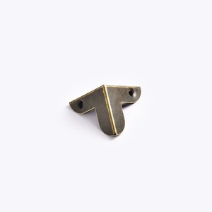 Small Bronze Iron <b>Corner</b> <b>Protector</b> 22x22x31mm For Furniture Box Edge Protection - Product Image 2