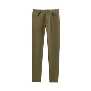 Pantalones chinos para hombre Everyday Smart Fit, diseñados para un movimiento fluido, con una apariencia limpia y un estilo casual moderno. - Product Image 1