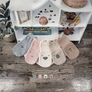 Calcetines de Algodón 100% Transpirables con Diseño de Dibujos Animados Antideslizantes para Bebés de 0 a 3 Años, Calcetines de Invierno de Algodón Peinado - Product Image 3