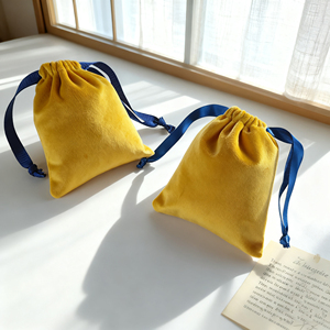 Petite pochette en velours de luxe avec logo personnalisé imprimé, pour colliers, boucles d'oreilles, bagues, sac anti-poussière à cordon - Product Image 3
