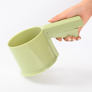 Tamizador de harina de plástico con filtro de malla para hornear, capacidad de 1 taza, práctico tamizador manual para uso en la cocina - Product Image 4