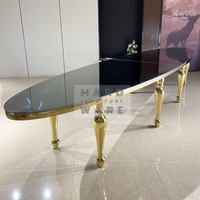 Table à manger de luxe en verre et acier inoxydable au design nordique moderne pour hôtel, idéale pour mariages, événements, extérieur et salon.