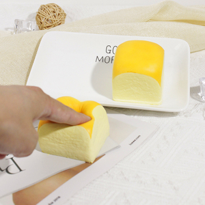 Jouet anti-stress en PU à rebond lent, en forme de pain hawaïen, doux, pour la décoration de fête et de cuisine, jouet apaisant l'anxiété, très populaire - Product Image 2