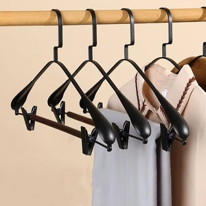 Perchas para ropa de abrigo de madera de Metal con hombro ancho <span class=keywords><strong>forjado</strong></span> de <span class=keywords><strong>hierro</strong></span> moderno Vintage para organización de guardarropa práctica y elegante - Product Image 4