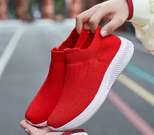 Zapatos casuales cómodos suaves para caminar para mujer, zapatillas ligeras sin cordones para correr de punto