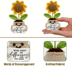 Mini tournesol décoratif en crochet, cadeau d'encouragement pour femmes, plante en crochet avec carte optimiste pour infirmière, professeur - Product Image 3