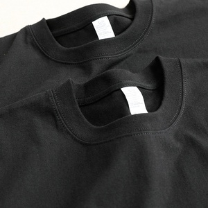 <span class=keywords><strong>T</strong></span>-Shirt Unisex personalizzata a tracolla con Logo Oversize <span class=keywords><strong>T</strong></span>-Shirt in cotone 100% con Design personalizzato da 240 grammi - Product Image 2