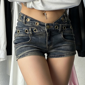 Shorts en jean taille basse Y2K pour femme, coupe irrégulière, taille en V métallique, style vintage sexy - Product Image 2
