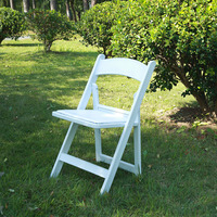 Chaise pliante d'extérieur en résine blanche pour événements, mariages, Wimbledon et jardins – Vente en gros pour marchés en ligne chinois