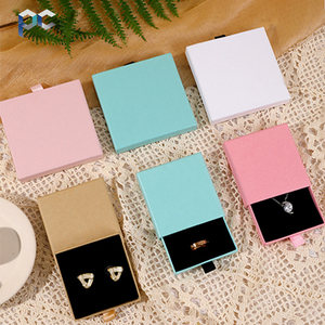 Caja de Embalaje de Joyería Personalizada 2025 con Relieve y Recubrimiento UV, Forro de Esponja, Reciclable, con Logotipo Personalizado, Caja de Regalo para Collares - Product Image 4