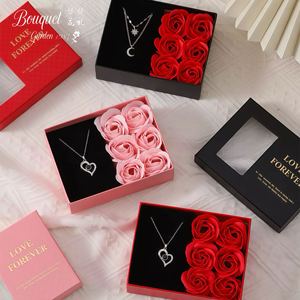 Juego de Joyería de Jabón en Forma de Rosas, Regalo Hecho a Mano para San Valentín/Día de la Madre, Collar de Jabón Artificial, Caja de Regalo con Empaque Premium - Product Image 1