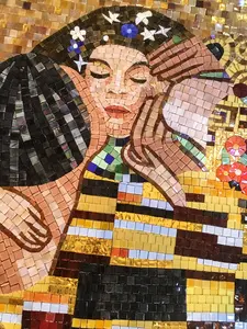 โรงงานที่มีชื่อเสียง Klimt 'S Kiss มีผนังโมเสคพอร์ซเลนกระเบื้องโมเสคเซรามิกสำหรับตกแต่งบ้านแก้วโมเสคผนังศิลปะจิตรกรรมฝาผนัง