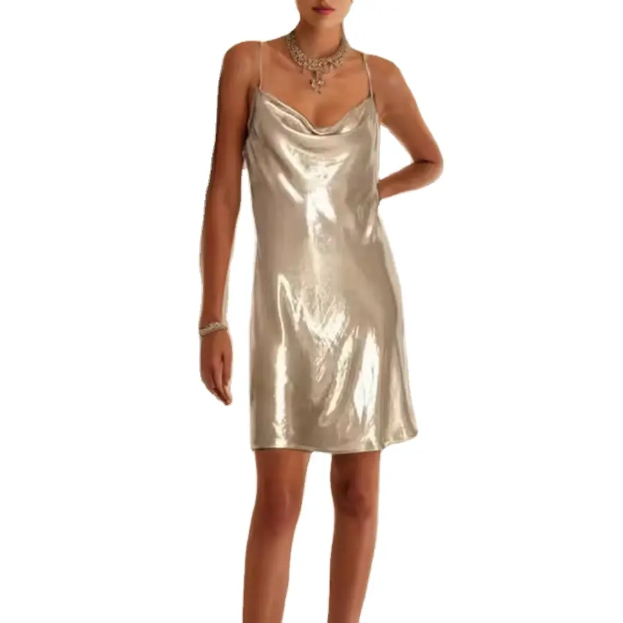 Stile Socialite Sexy europeo e americano 2024 primavera nuovo colletto a tracolla design metallizzato lucido abito corto donna