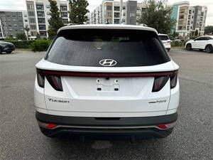 Vente de voitures d'occasion pas chères : SUV 4 portes hybride AWD 2022 avec sièges en cuir, toit ouvrant et caméra de recul, d'un seul propriétaire - Product Image 3