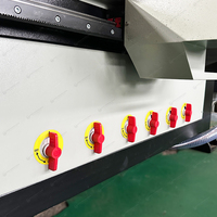 Routeur CNC 3 axes hautement performant pour le travail du bois, personnalisable pour le fraisage, le perçage et la sculpture, équipé de moteurs Richauto, de contrôleurs PLC