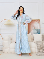 Robe élégante et moderne pour femmes musulmanes, style Dubaï, bleu clair brodé, idéale pour le quotidien et les fêtes