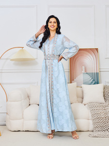 Robe élégante et moderne pour femmes musulmanes, style Dubaï, bleu clair brodé, idéale pour le quotidien et les fêtes - Product Image 1