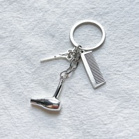 Lot de porte-clés de coiffeur en gros, en métal 3D, ciseaux, sèche-cheveux, peigne, pour souvenirs et cadeaux de salon de coiffure