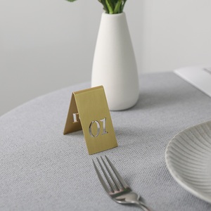 Numeri da tavolo <span class=keywords><strong>in</strong></span> ottone MAXERY scavati supporti per Reception <span class=keywords><strong>numero</strong></span> di posti per matrimoni, Bar Mitzvah, decorazioni Quinceanera, ristorante - Product Image 5
