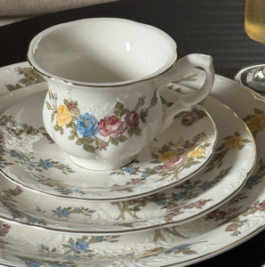 Juego de Vajilla de Porcelana Moderna con Diseño de Bosque de Niebla al Estilo Relieve Jinbian de Rosa Forrestiana Francesa - Product Image 3