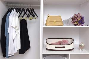 Cintres à vêtements en plastique de luxe avec logo personnalisé, noirs, or rose, argentés, pour jeans, pantalons, fourrures, avec pinces, pour magasins de vêtements, vente en gros - Product Image 4