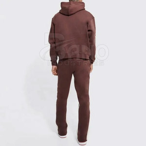 Venta al por mayor nueva ropa deportiva personalizable Puff impresión 100% algodón ligero transpirable chándal conjunto más vendido para el invierno - Product Image 2