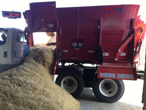 Nuevo Camión Mezclador de Alimento TMR Autopropulsado, Diseño 3 en 1, Material de Aleación, Capacidad de 10 Ton/H, Reduce el Desperdicio de Alimento y Mejora el Ganado - Product Image 6