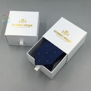 Vente en gros de boîtes-cadeaux personnalisées en carton noir avec logo blanc Offre Spéciale cravate pour hommes rigide UV Fashion Style Commande minimum 100 pièces - Product Image 4