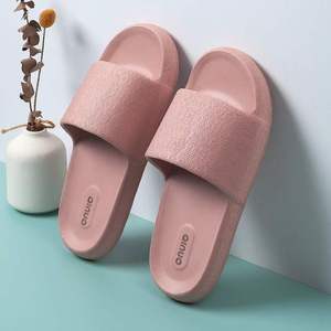 Zapatillas de casa Onuo, color rosa, 36-45, suela suave antideslizante para hombres y mujeres, uso en el baño - Product Image 1