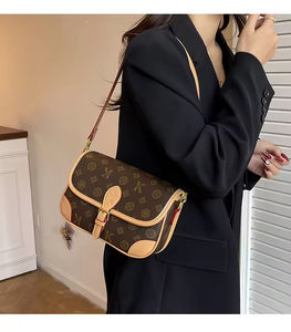 Nouveaux sacs à main de luxe personnalisés avec logo, sacs fourre-tout pour femmes, poignée supérieure, imperméable, sac de travail - Product Image 1