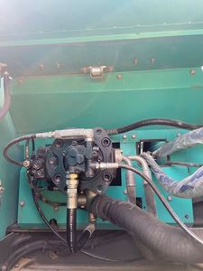 รถขุดไฮดรอลิก Kobelco SK260D มือสอง สภาพ 90% พร้อมมอเตอร์ เกียร์ ปั๊ม รวมอยู่ในราคา น้ำหนัก 26 ตัน เหมาะสำหรับงานก่อสร้าง/เกษตรกรรม ปี 2022 - Product Image 5