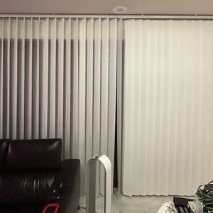 Stores verticaux transparents jour et nuit motorisés pour grandes fenêtres et portes-fenêtres - Product Image 1