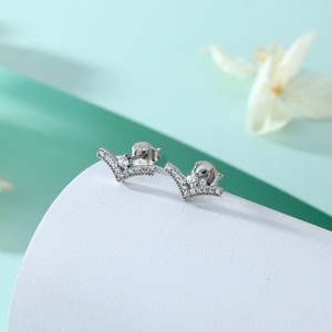 Fournisseur de bijoux, boucles d'oreilles personnalisées de luxe en argent sterling 925, forme ronde, clous en CZ pour les fêtes et les tenues décontractées, accessoire - Product Image 2