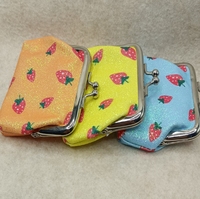 Nouveau 3 pouces paillettes fraise imprimé cuir porte-monnaie petit fermoir paillettes court portefeuilles étudiant rouge à lèvres stockage enfants pochette