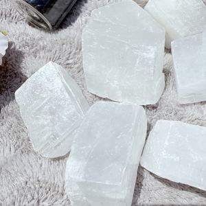 Pierre de sélénite brute en gros, cristal de quartz naturel, minéral brut, spécimen pour la décoration de la maison, la guérison par le reiki et les cadeaux - Product Image 1