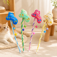 Jouet interactif pour chat : baguette de chat en peluche avec clochette, ruban et pompon pour la poursuite et l'exercice en intérieur – 4 couleurs