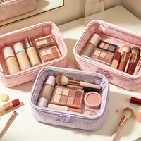 Trousse de Maquillage Transparente Grande Capacité en PVC Imprimé Nœud Papillon Coquette – Organisateur de Maquillage et Trousse de Toilette de Voyage