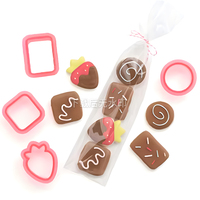 Kit de pâtisserie miniature pour enfants 6 pièces avec rouleau à pâtisserie, plaque à pâtisserie et 4 emporte-pièces - Cadeau créatif parfait pour les enfants