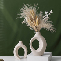 Nordischer Stil Keramik-Vase in Weiß Inspiriert von Europäischem Luxus Einfaches Hochwertiges Design Blumen-Ornamente Keramik-Porzellan-Vasen